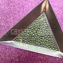 Load and play video in Gallery viewer, Flatback Crystals, Round, Non-Hotfix PRECIOSA, Peridot
