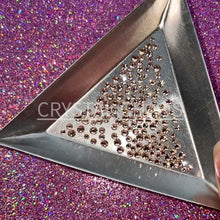 Load and play video in Gallery viewer, Flatback Crystals, Round, Non-Hotfix PRECIOSA, Light Peach
