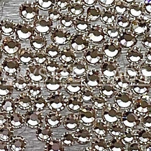 Load image into Gallery viewer, Flatback Crystals, Round, Non-Hotfix PRECIOSA, Light Gold Quartz
